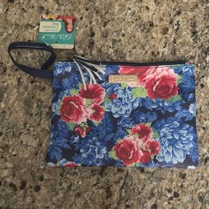 Makeup bag NEW The Pioneer Woman NEW Floral Blue Wristlet Clutch Cosmetic Bag